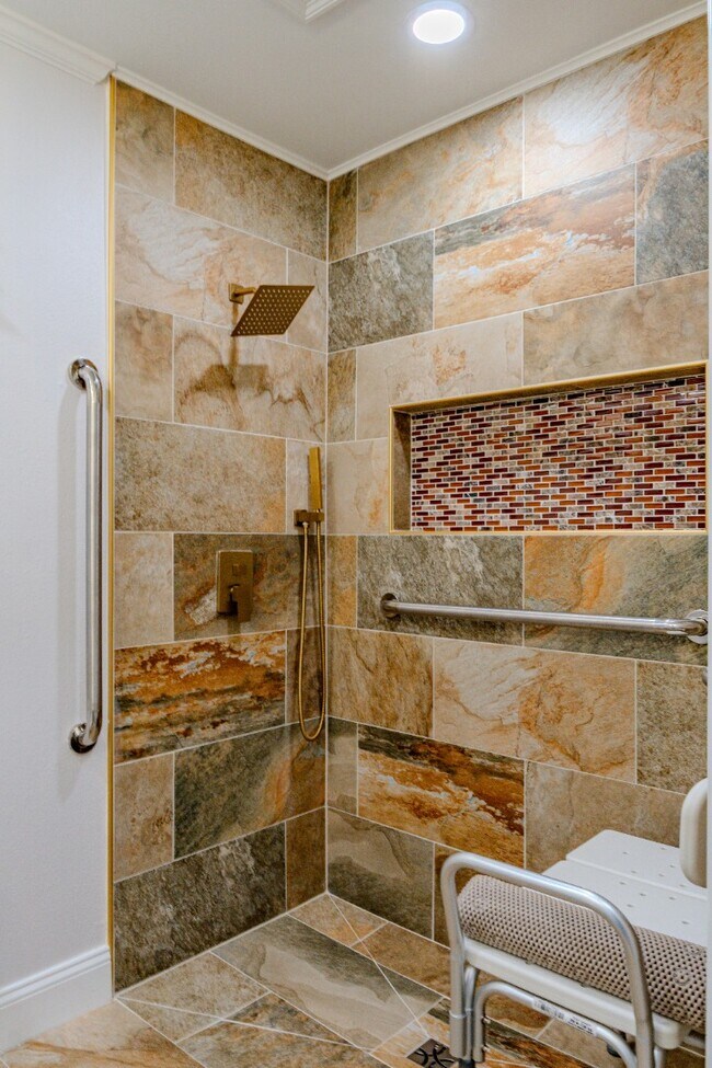 Building Photo - 1875 Williams Manor Ave