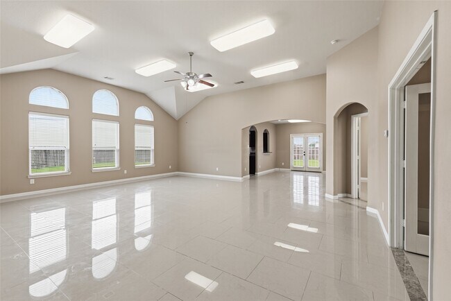 Building Photo - 8234 Hall View Dr