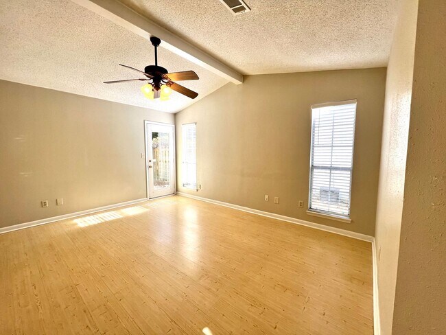 Building Photo - Charming home in Blue Pine Village!