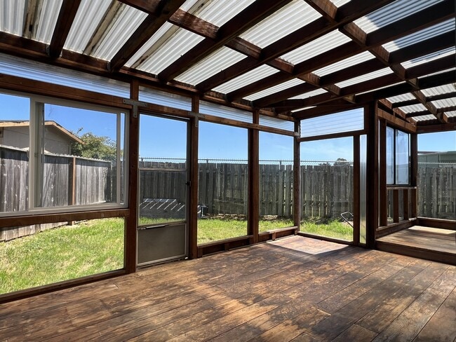 Building Photo - 1268 Fernwood Dr