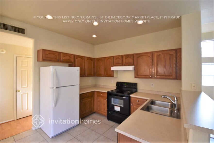 Building Photo - 14530 N 87th Ave