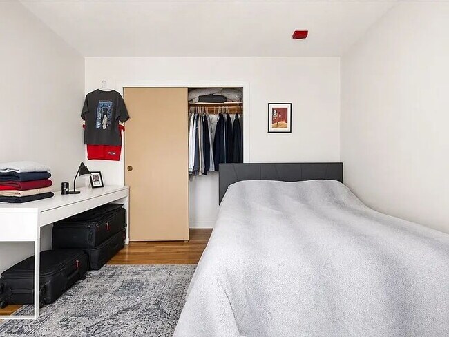 Building Photo - "Charming 1-Bedroom Apartment in Vibrant South Boston – Your Perfect Urban Retreat!"