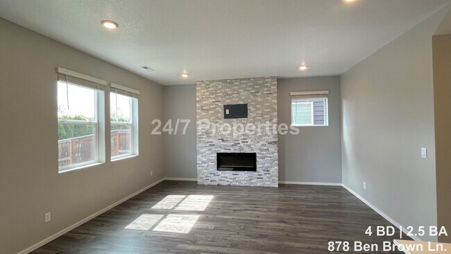 Building Photo - Modern 4 BD | 2.5 BA Home in Woodburn