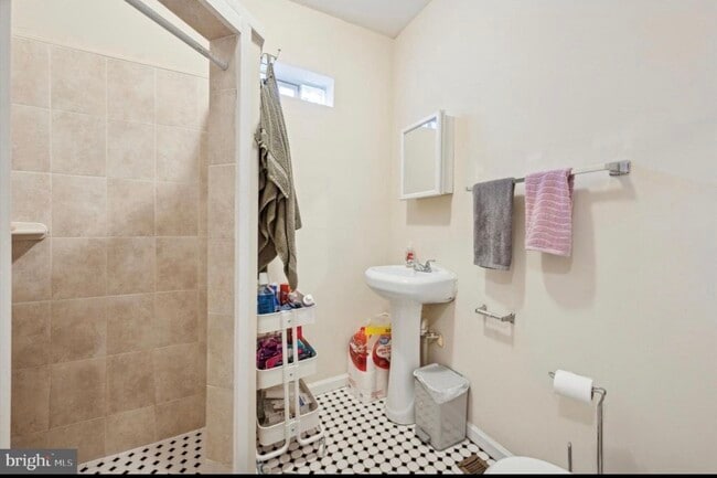 Building Photo - 1531 Fontain St