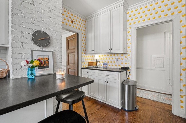 Building Photo - 2835 N Lake Dr