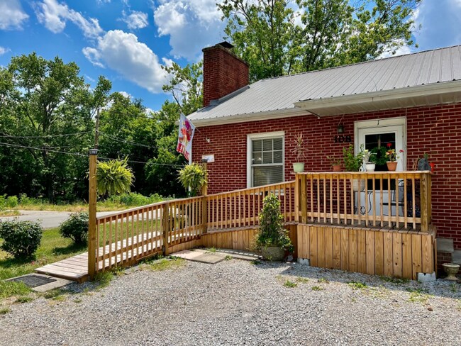 Primary Photo - 308 Shawanee Rd