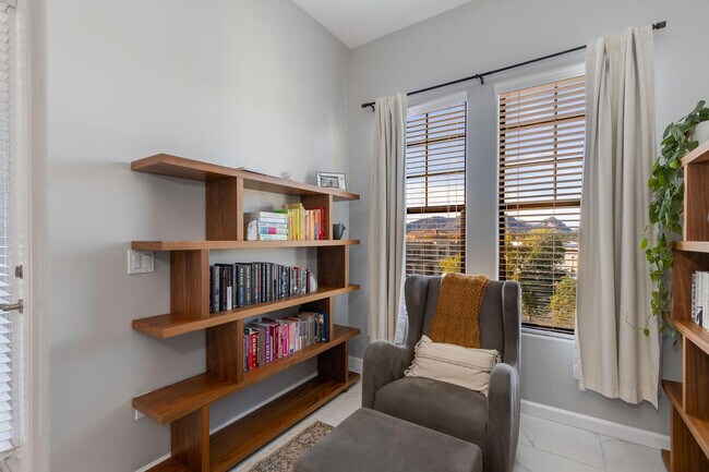 Building Photo - 7291 N Scottsdale Rd