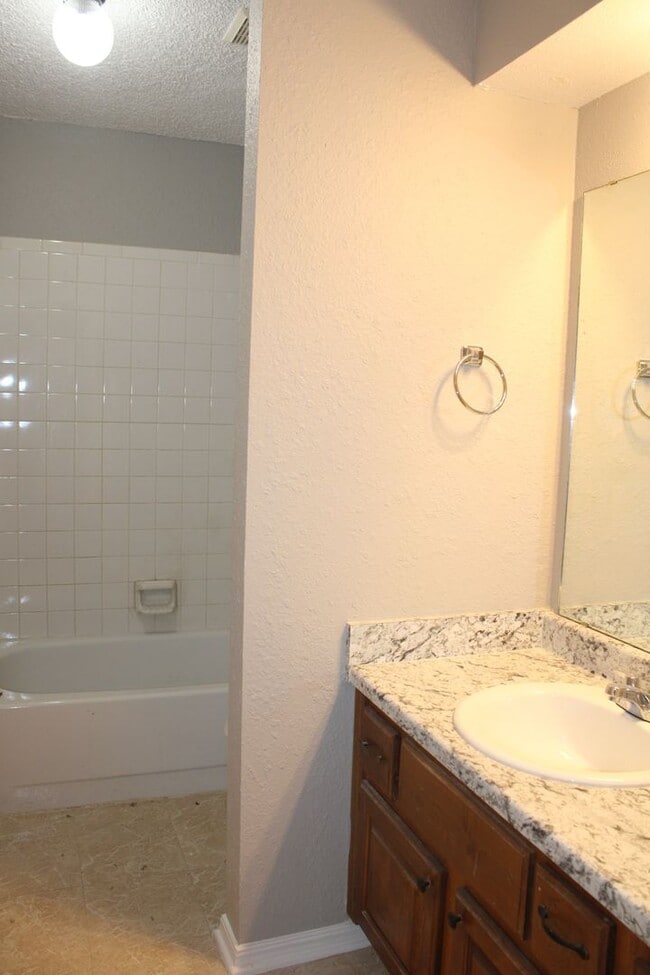 Building Photo - Putnam City Schools