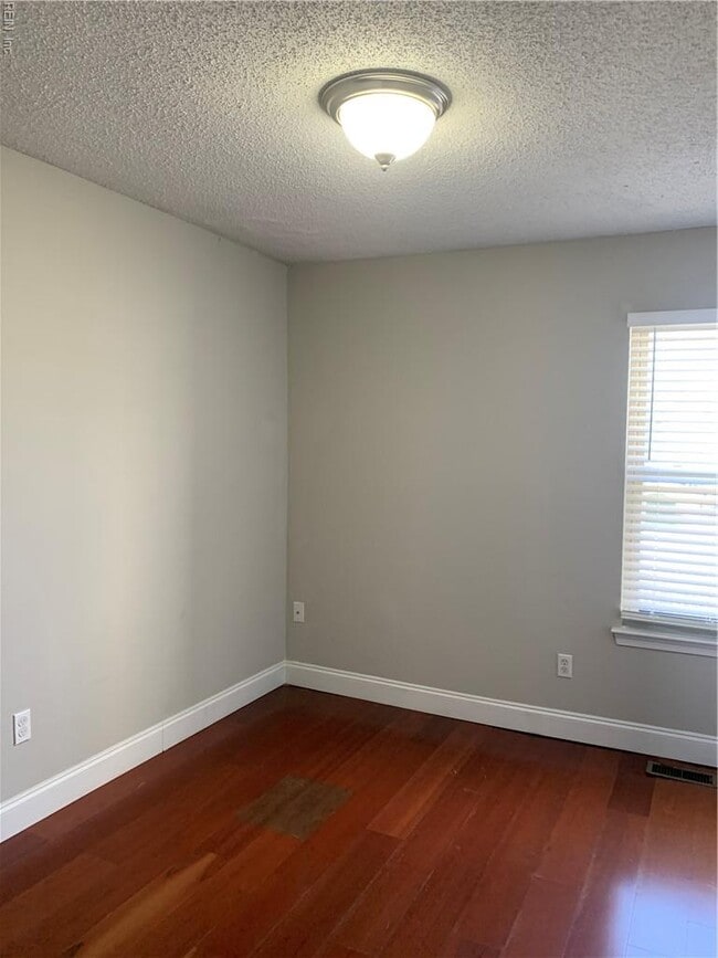 Building Photo - 1654 Jameson Dr
