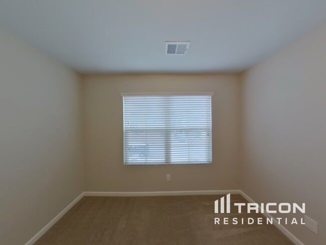 Building Photo - 1429 Sandra Dr