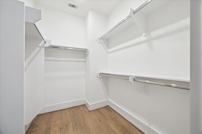 Building Photo - 2401 Crawford St