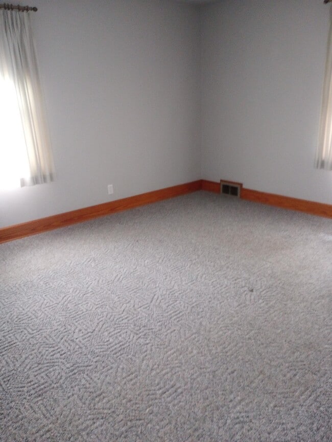 Building Photo - 316 Chatham Dr