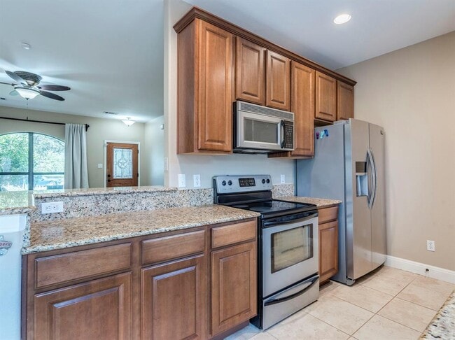 Building Photo - 10804 Wildwood Cir