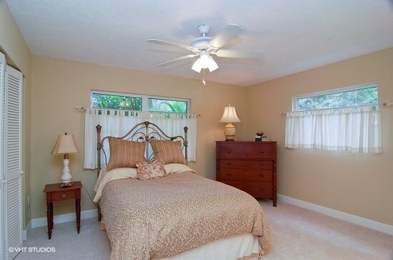 Building Photo - Ixora