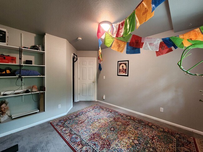 Building Photo - Stunning 3 Bedroom Townhome Tucked Away In...