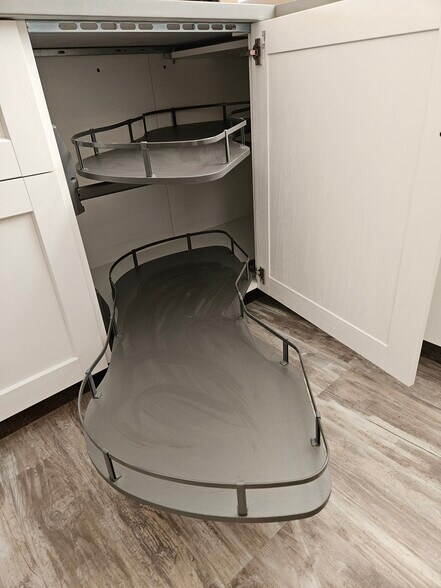 Building Photo - 6313 W Montrose Ave