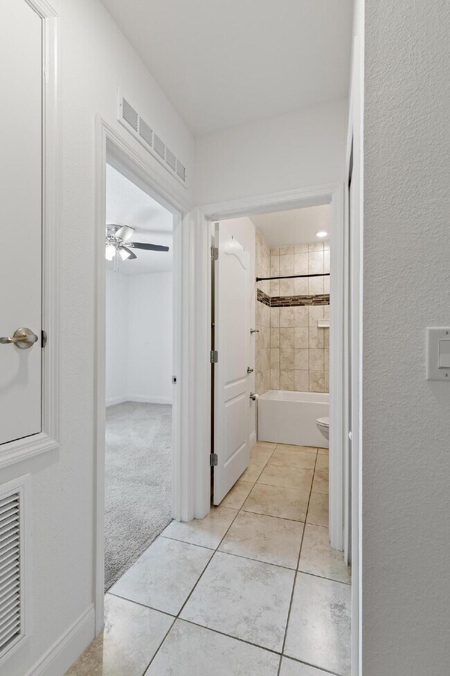 Building Photo - CLOSE TO EVERYTHING!