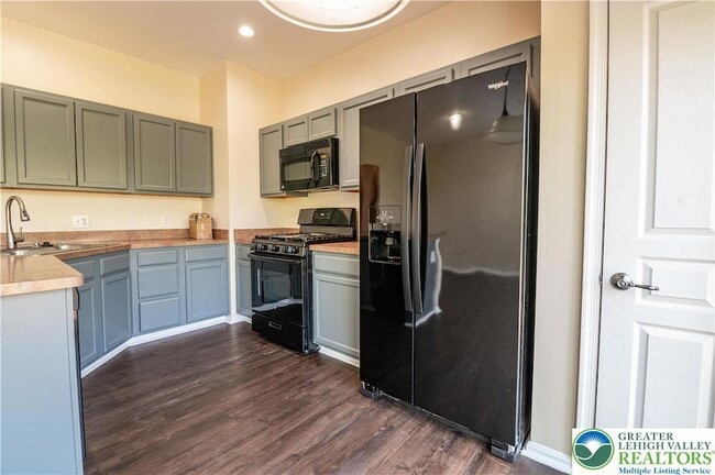 Building Photo - 8475 Putnam Ct