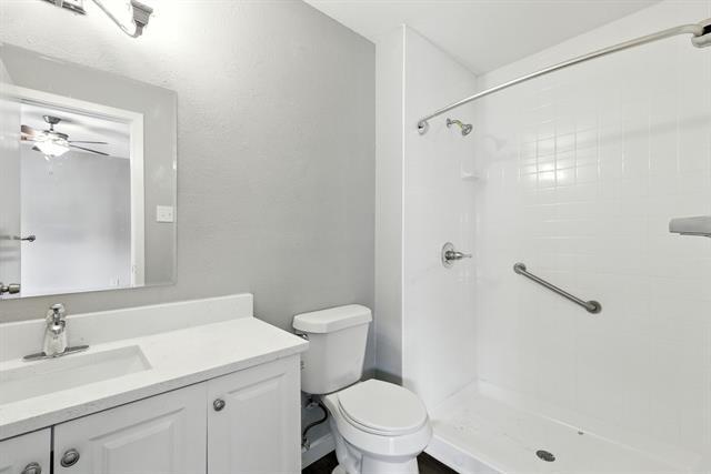 Building Photo - 2307 Montclair Dr