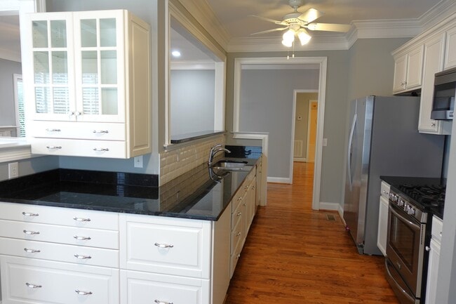 Building Photo - 923 Squires Pt