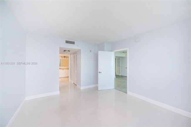 Building Photo - 1800 N Bayshore Dr