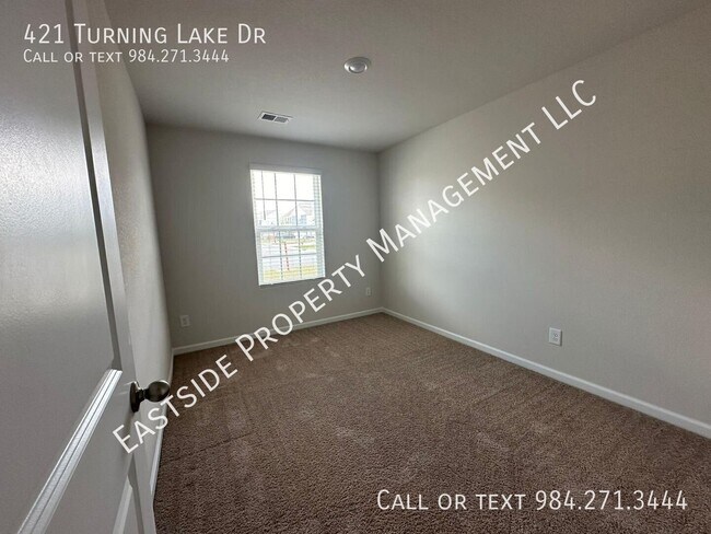 Building Photo - 421 Turning Lk Dr