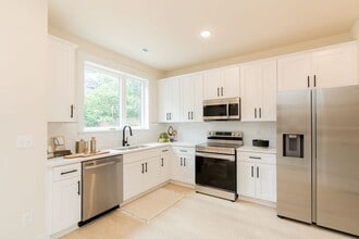 Building Photo - 745 N Market St