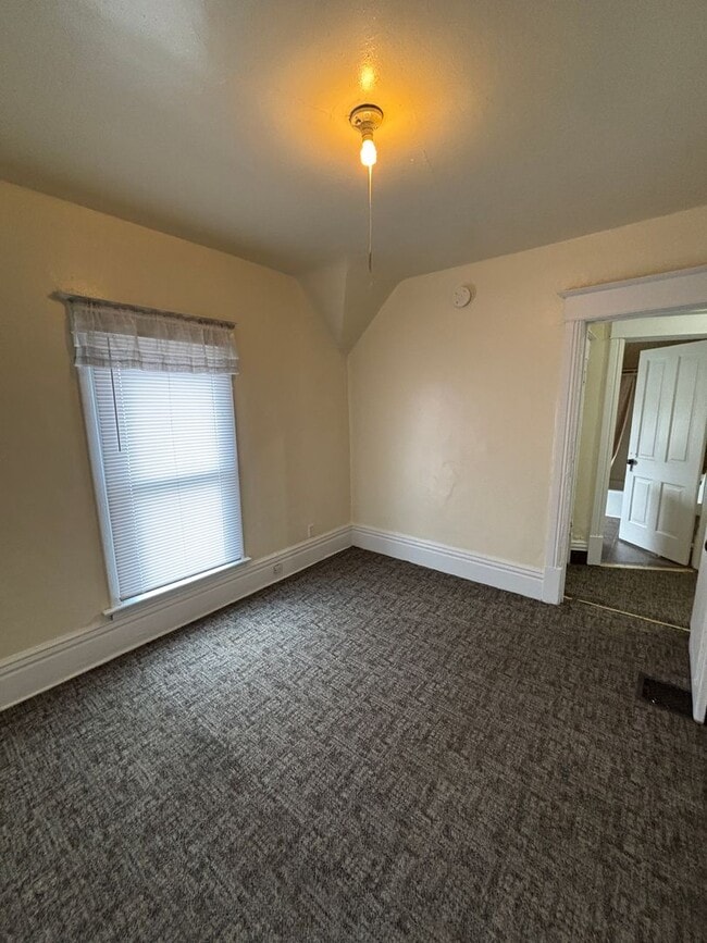 Building Photo - 326 Fowler St