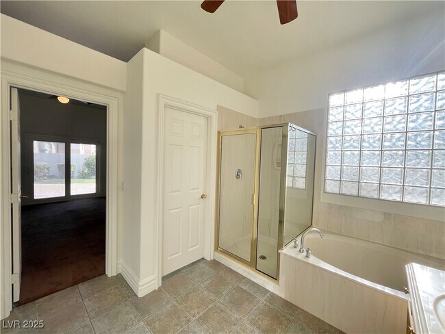 Building Photo - 65 Sahalee Dr