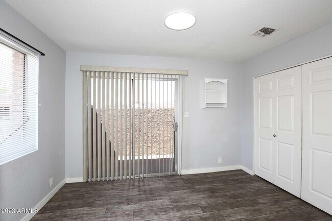 Building Photo - 522 W Blackhawk Dr