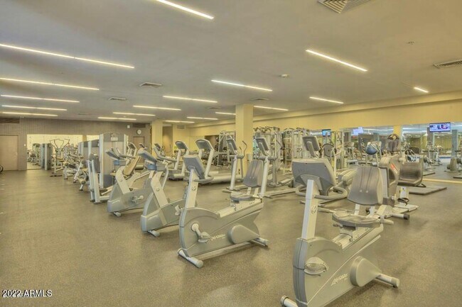 Building Photo - 7117 E Rancho Vista Dr