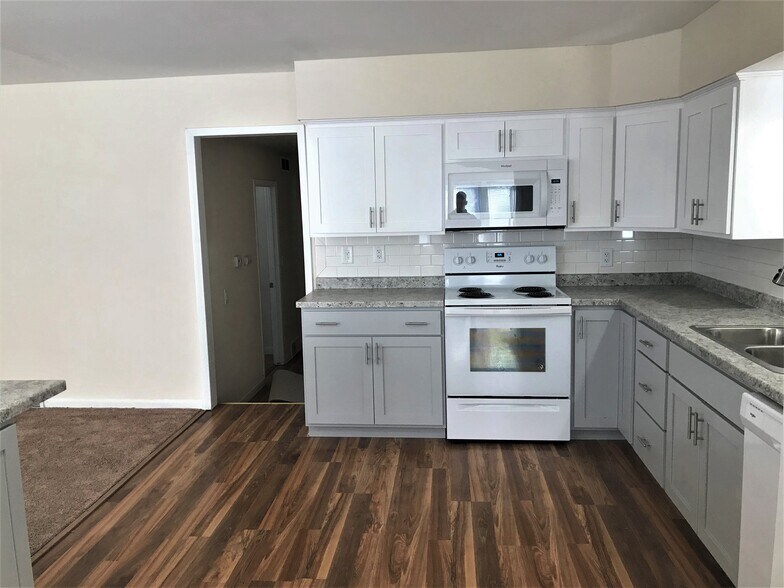 Building Photo - 5257 Irish Ln