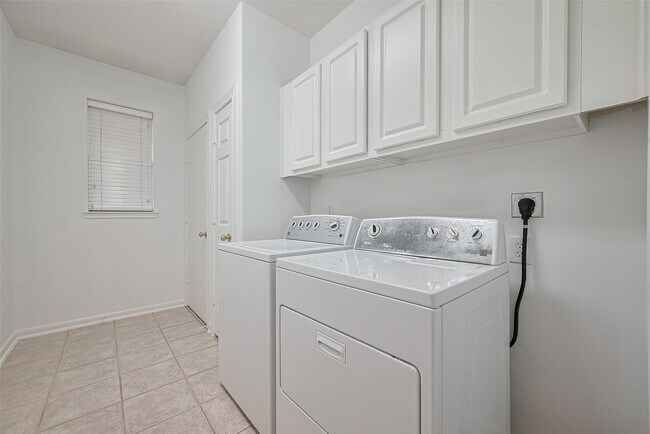 Building Photo - 3118 Emory Oak Ln