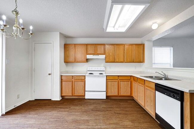 Building Photo - Renovated Two-Story in Bridgewood with Com...