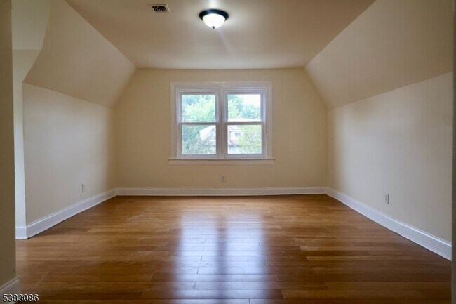Building Photo - 34-36 Hedden Terrace Unit 3