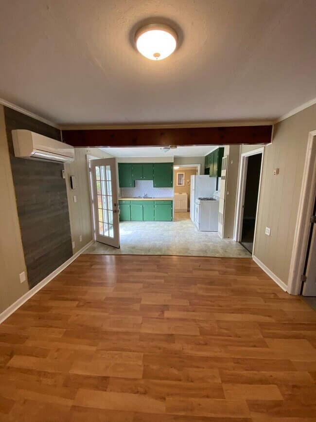 Building Photo - 1404 Rosewood Ln