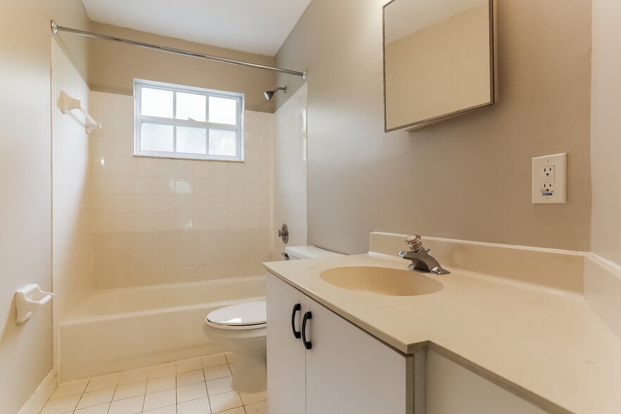 Building Photo - 40 NW 110th Ave