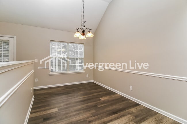 Building Photo - 270 Greenway Dr