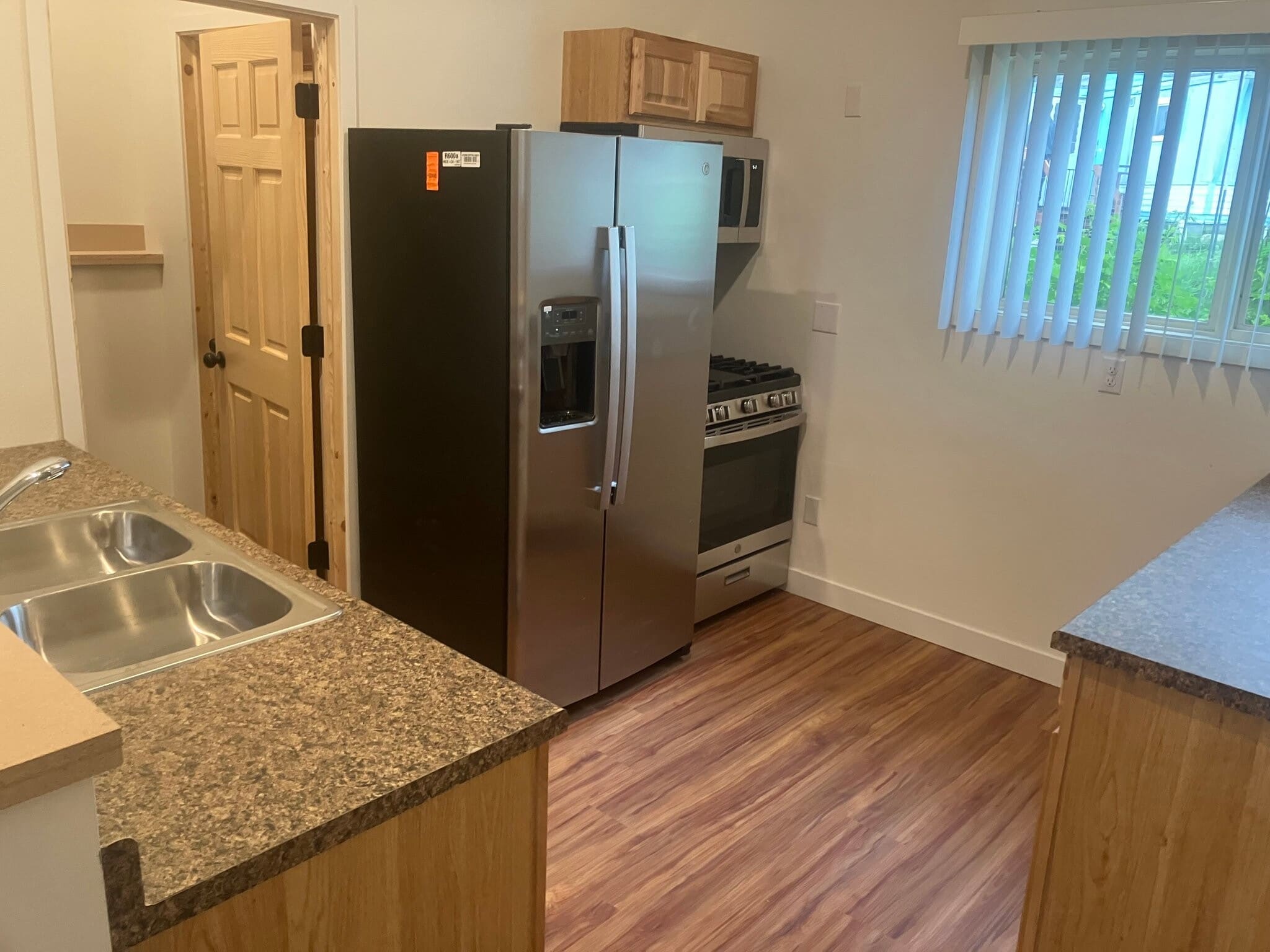 Building Photo - 2520 Hillview Pl