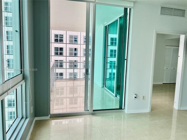 Building Photo - 300 S Biscayne Blvd