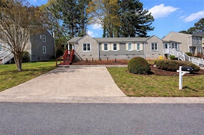 Building Photo - 340 Red Oak Run SW