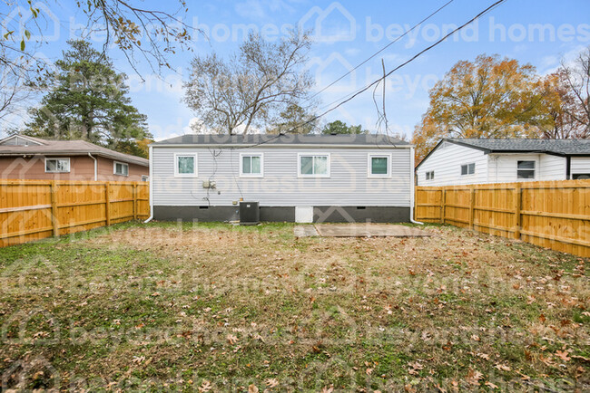 Building Photo - Newly renovated cute 3 bed/ 1 bath home wi...