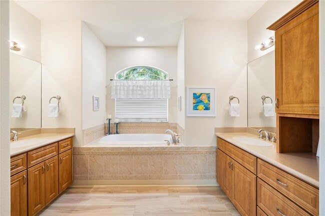 Building Photo - 3730 Crandon Rd