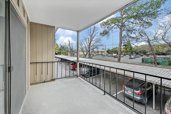 Building Photo - 7555 Katy Fwy