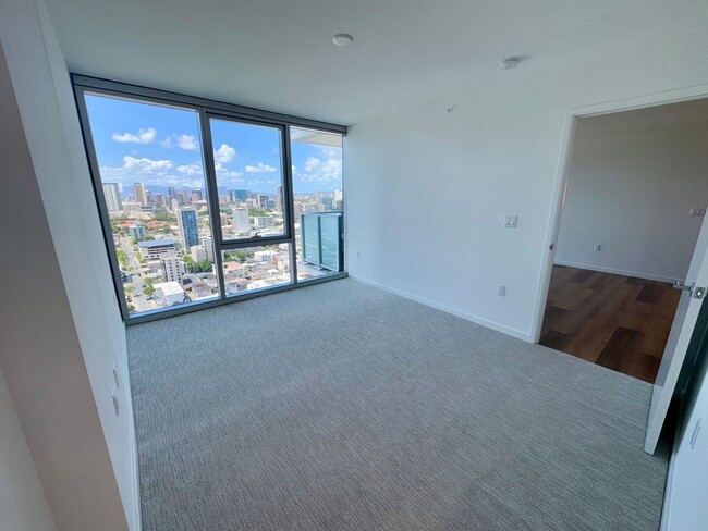Building Photo - Brand new, high floor unit w/ 1 parking st...