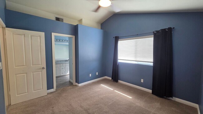 Building Photo - Beautiful 3/2.5 Townhome "Ke Noho Kai" at Ocean Pointe