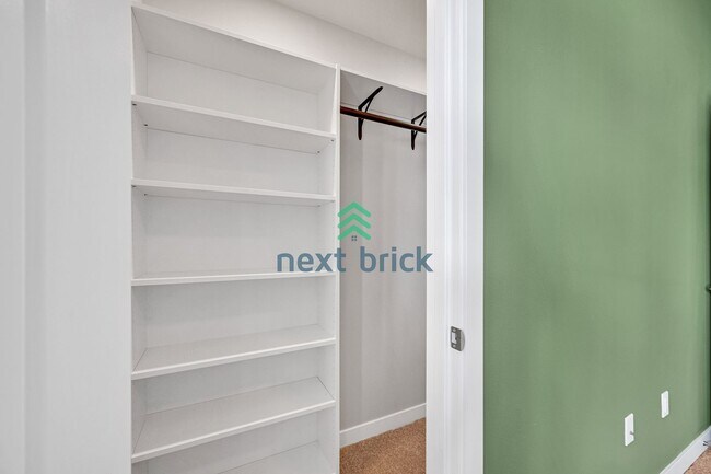 Building Photo - 2 BED & 2.5 BATH TOWNHOUSE FOR RENT