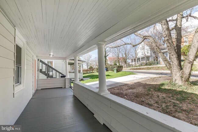 Building Photo - 2805 Hamilton Ave