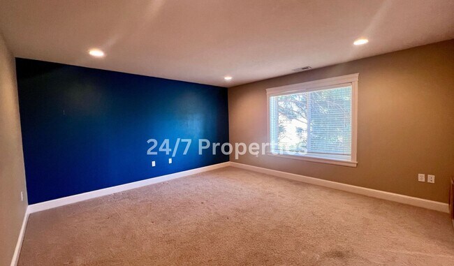 Building Photo - Large 4BD I 2.5BA Home - West Linn!