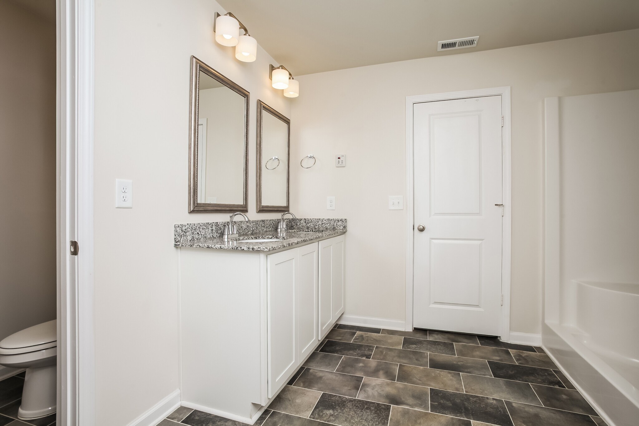 Building Photo - 1217 Lakeshore Dr